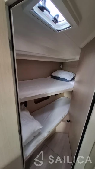 Oceanis 40.1 - Yacht Charter Sailica