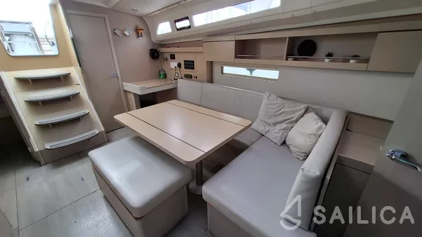 Oceanis 40.1 - Yacht Charter Sailica