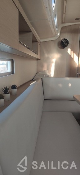 Oceanis 40.1 - Yacht Charter Sailica