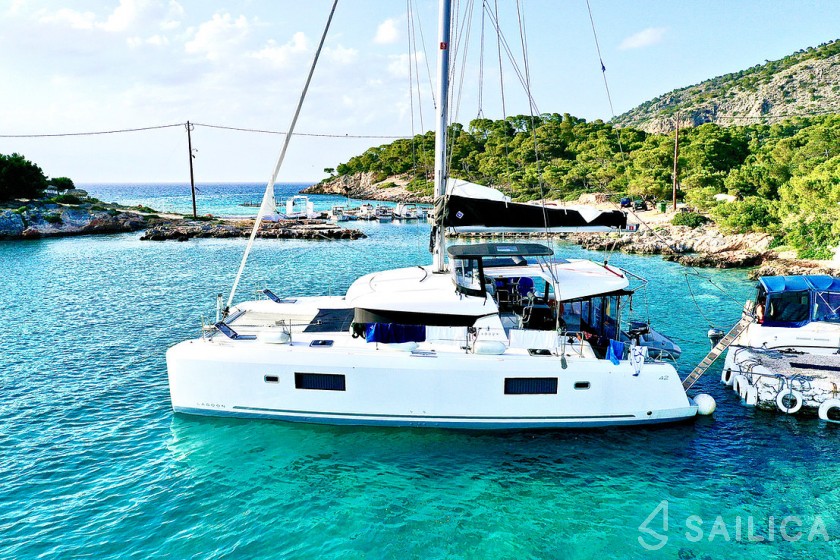 Lagoon 42 - Yacht Charter Sailica