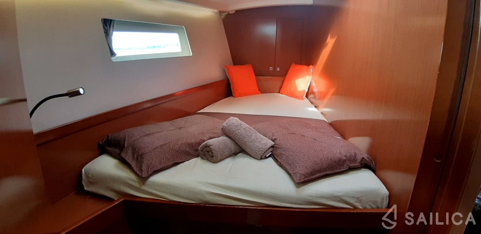 Oceanis 45 - Yacht Charter Sailica