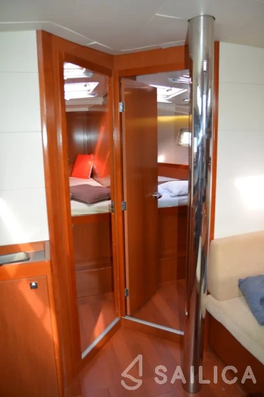 Oceanis 45 - Yacht Charter Sailica