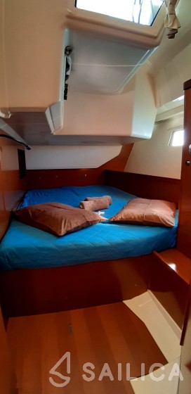 Oceanis 45 - Yacht Charter Sailica