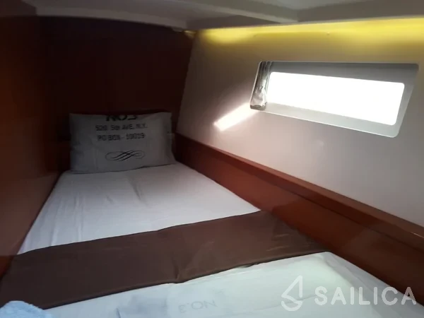 Oceanis 45 - Yacht Charter Sailica