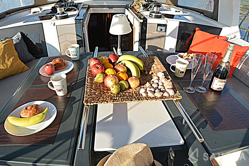Oceanis 45 - Yacht Charter Sailica