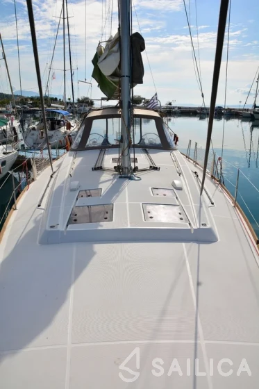 Oceanis 45 - Yacht Charter Sailica