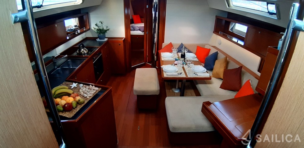 Oceanis 45 - Yacht Charter Sailica