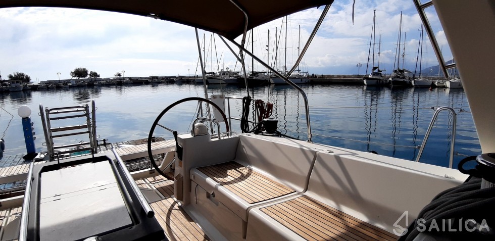 Oceanis 45 - Yacht Charter Sailica
