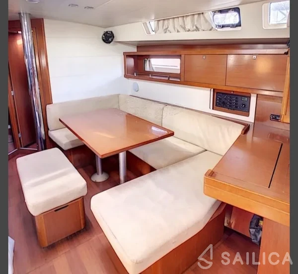 Oceanis 45 - Yacht Charter Sailica
