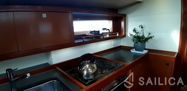 Oceanis 45 - Yacht Charter Sailica