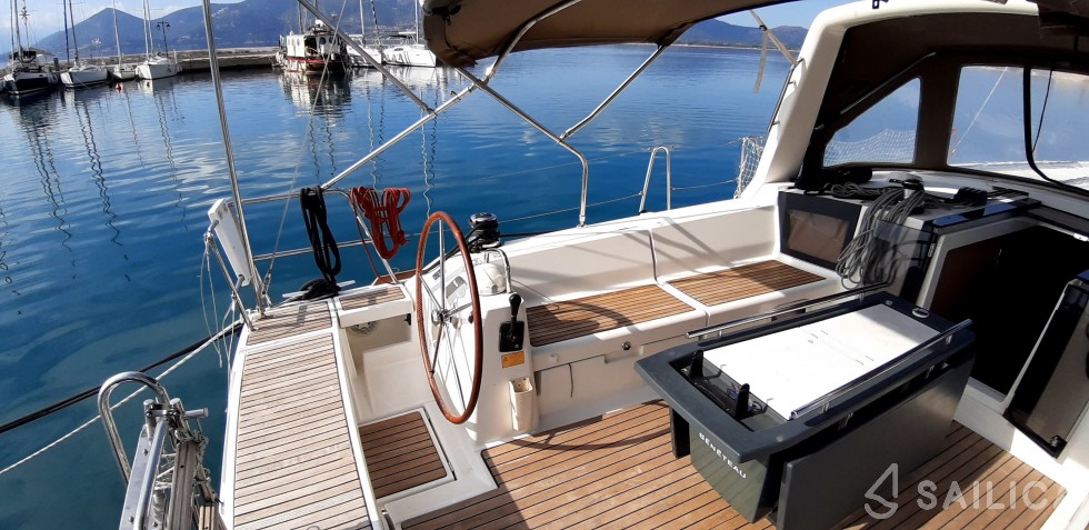 Oceanis 45 - Yacht Charter Sailica