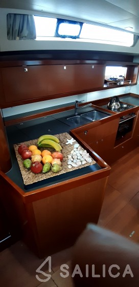 Oceanis 45 - Yacht Charter Sailica