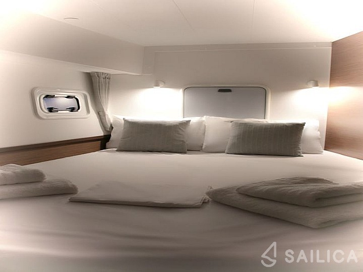 Lagoon 42 - Yacht Charter Sailica