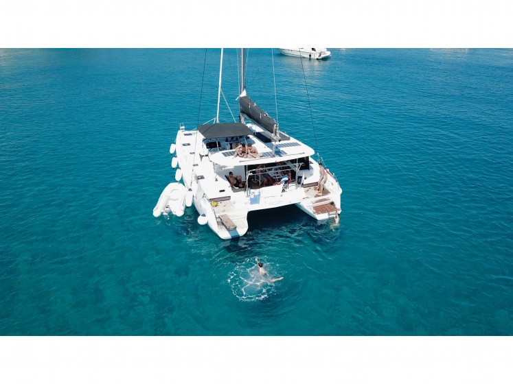 Lagoon 42 - Yacht Charter Sailica