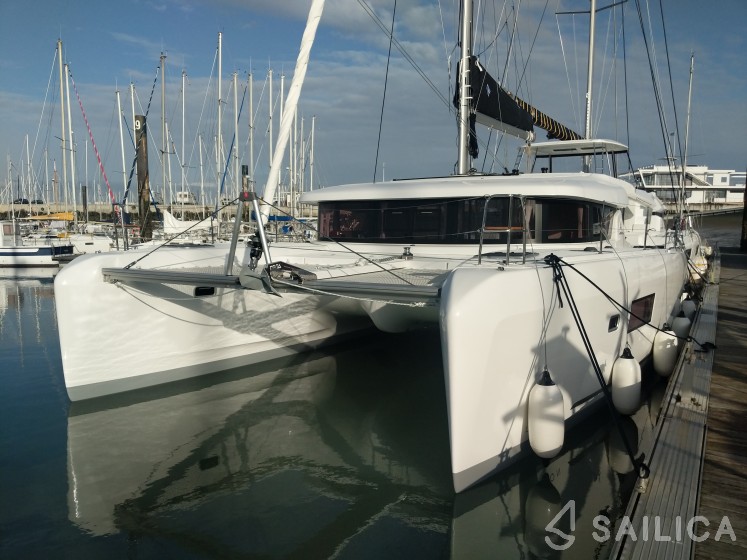 Lagoon 42 - Yacht Charter Sailica