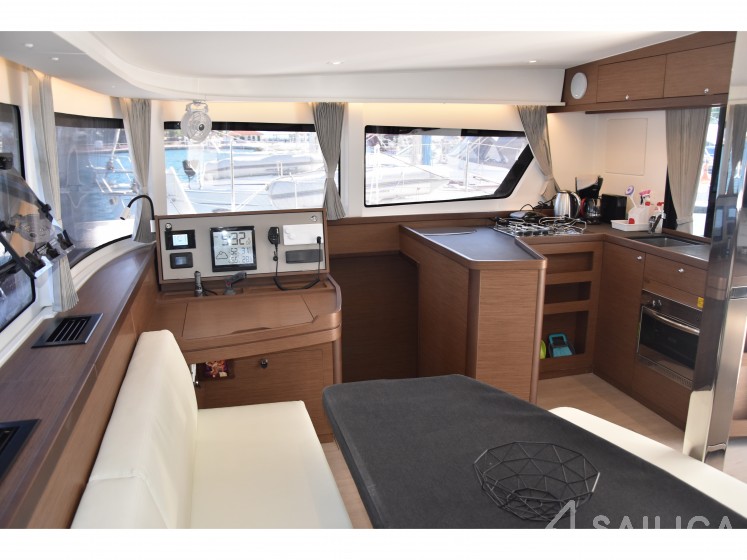 Lagoon 42 - Yacht Charter Sailica