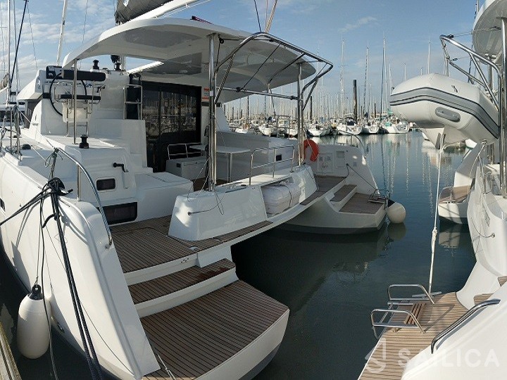 Lagoon 42 - Yacht Charter Sailica