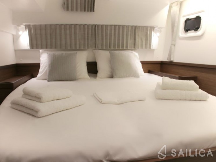 Lagoon 42 - Yacht Charter Sailica