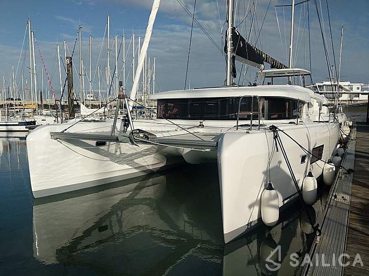 Lagoon 42 - Yacht Charter Sailica