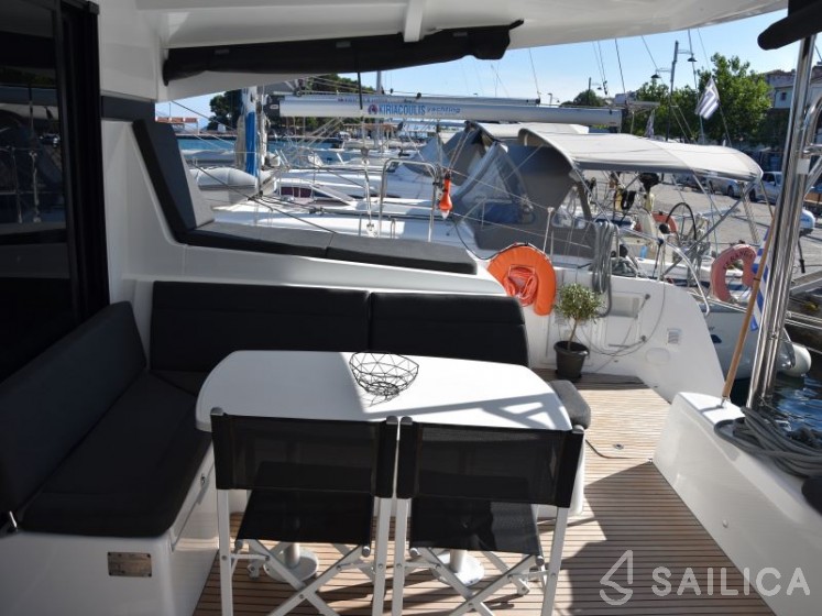 Lagoon 42 - Yacht Charter Sailica