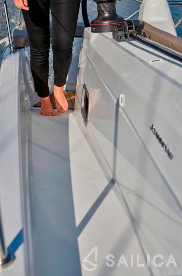 Sun Odyssey 410 - Yacht Charter Sailica