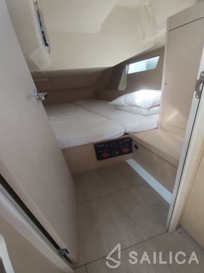 Oceanis 41.1 - Yacht Charter Sailica