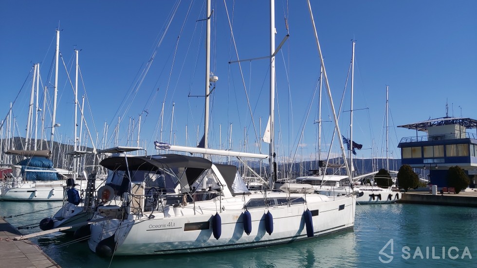 Oceanis 41.1 - Yacht Charter Sailica