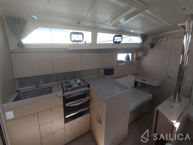 Oceanis 41.1 - Yacht Charter Sailica
