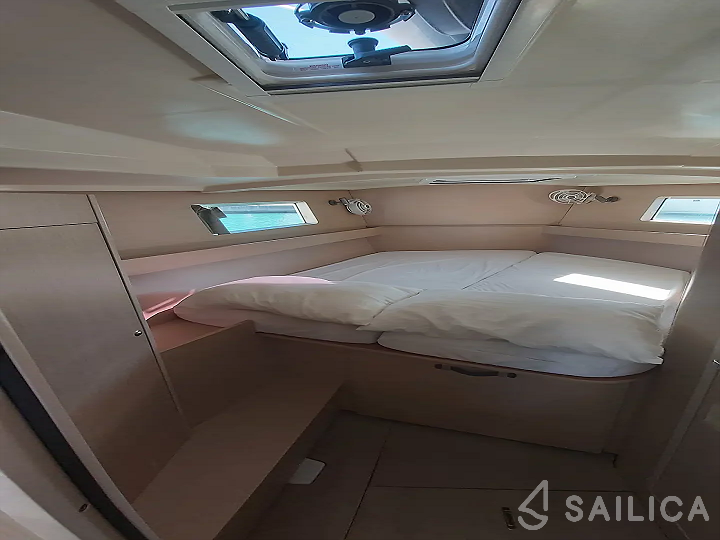 Oceanis 41.1 - Yacht Charter Sailica