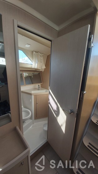 Oceanis 41.1 - Yacht Charter Sailica