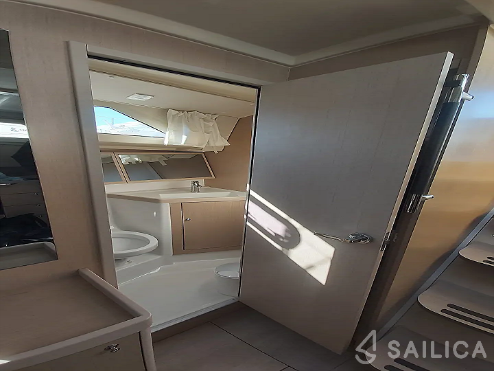 Oceanis 41.1 - Yacht Charter Sailica