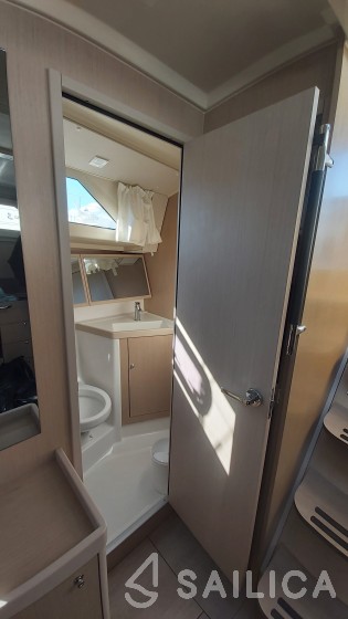 Oceanis 41.1 - Yacht Charter Sailica