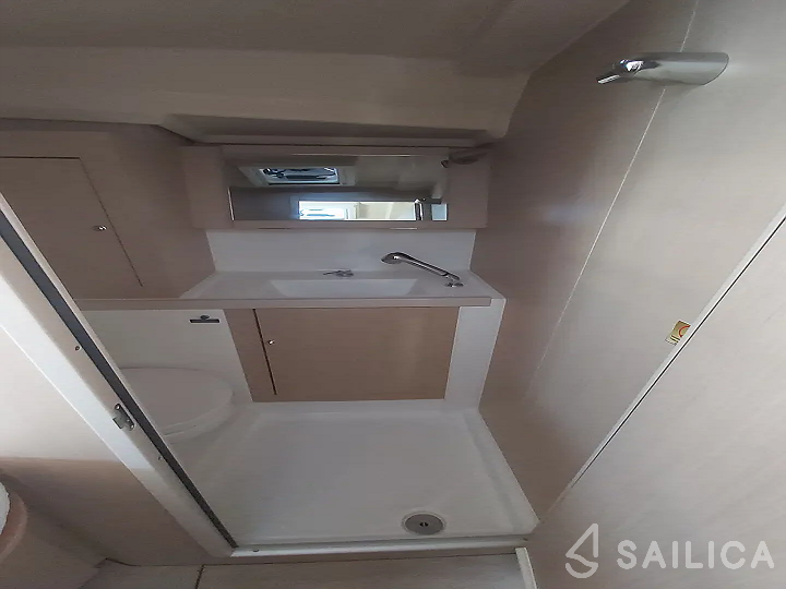 Oceanis 41.1 - Yacht Charter Sailica