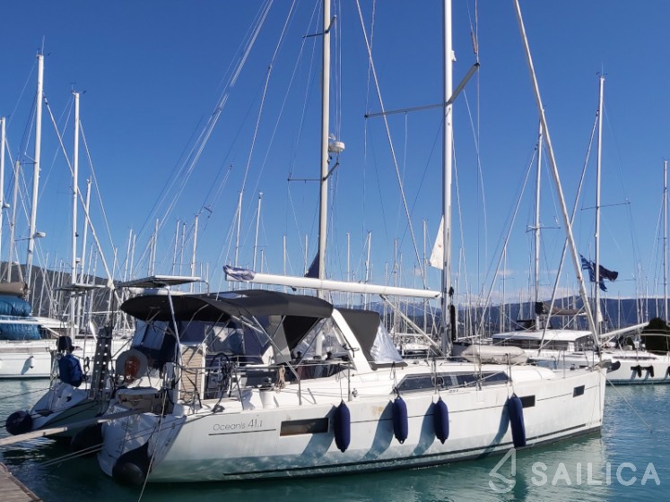 Oceanis 41.1 - Yacht Charter Sailica