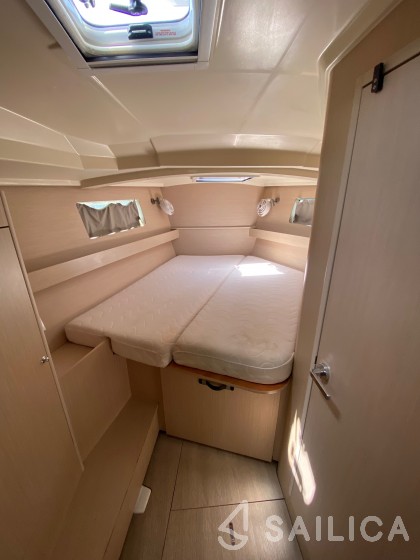 Oceanis 41.1 - Yacht Charter Sailica