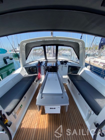 Oceanis 41.1 - Yacht Charter Sailica
