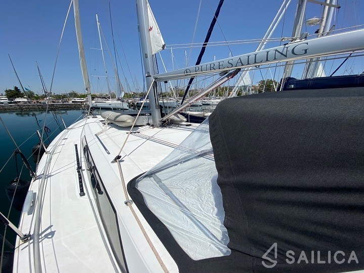 Oceanis 41.1 - Yacht Charter Sailica