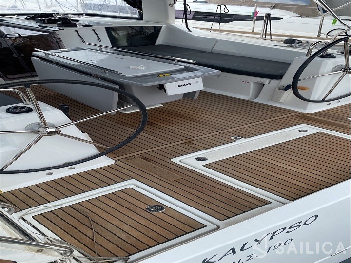 Oceanis 41.1 - Yacht Charter Sailica