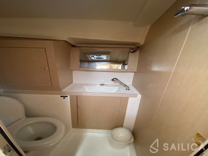 Oceanis 41.1 - Yacht Charter Sailica
