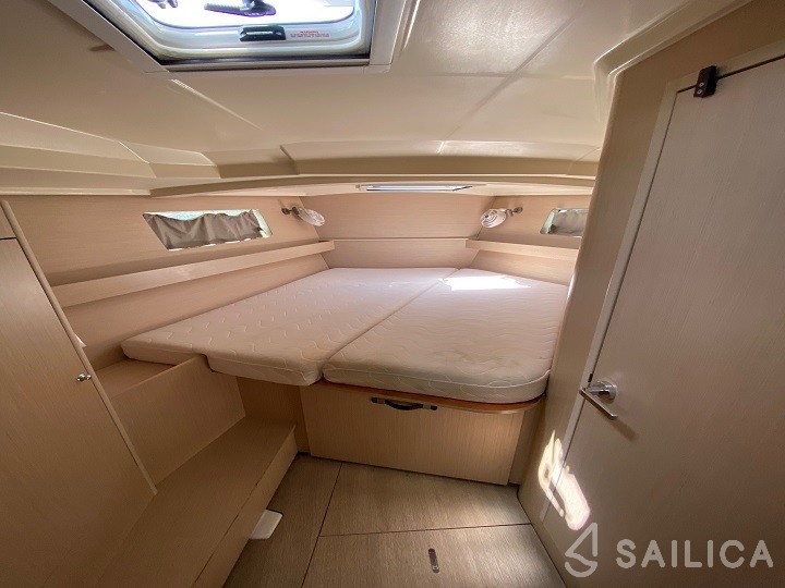 Oceanis 41.1 - Yacht Charter Sailica