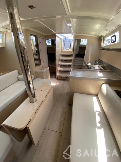 Oceanis 41.1 - Yacht Charter Sailica