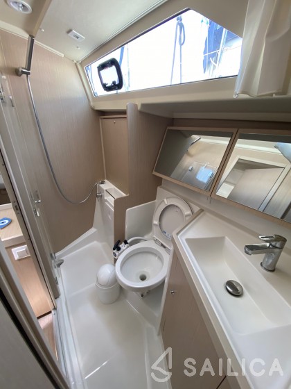Oceanis 41.1 - Yacht Charter Sailica