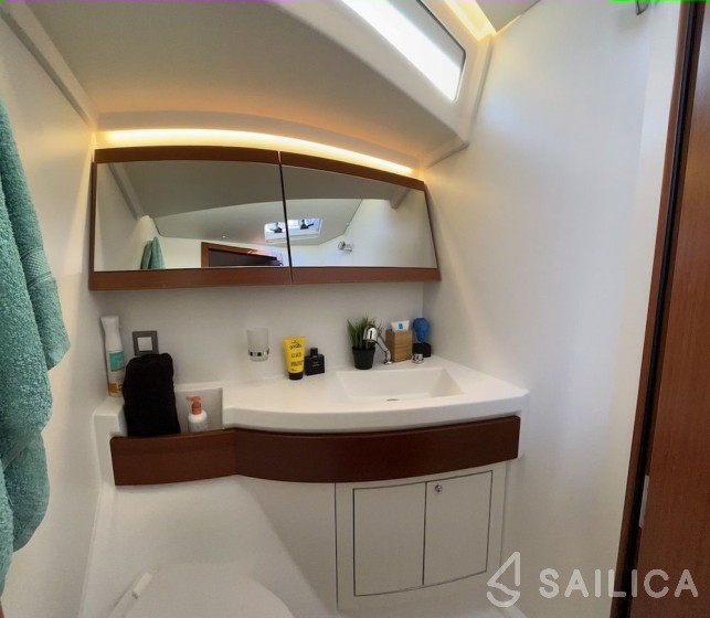 Oceanis 46.1 - Yacht Charter Sailica