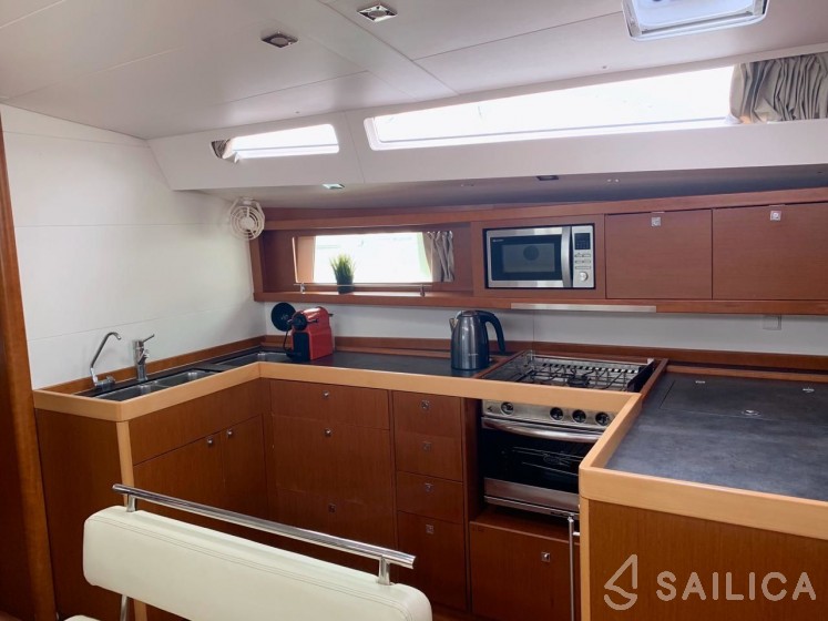 Oceanis 48 - Yacht Charter Sailica