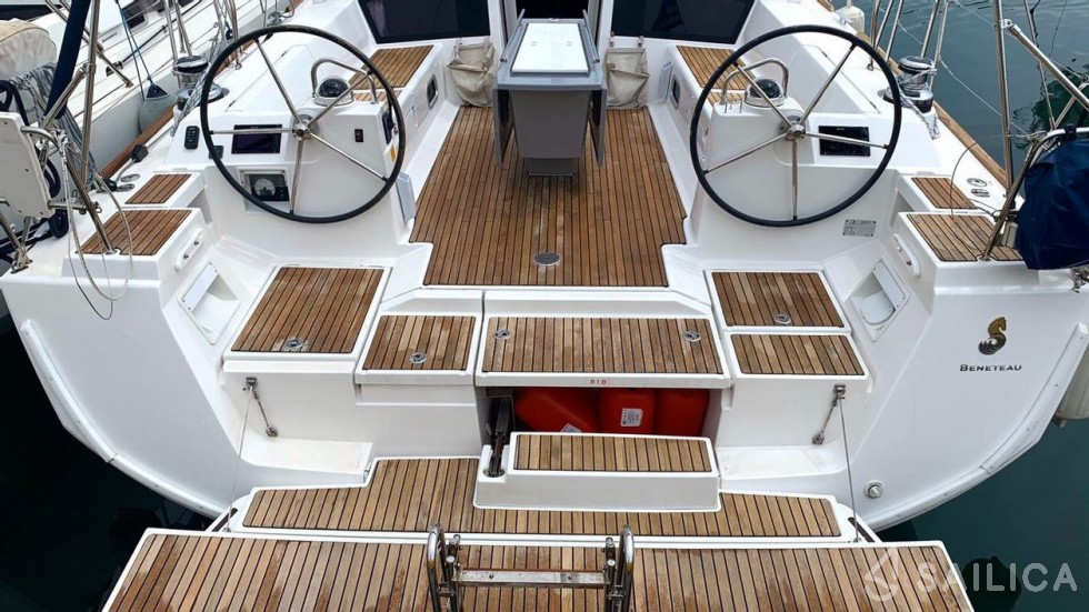 Oceanis 48 - Yacht Charter Sailica