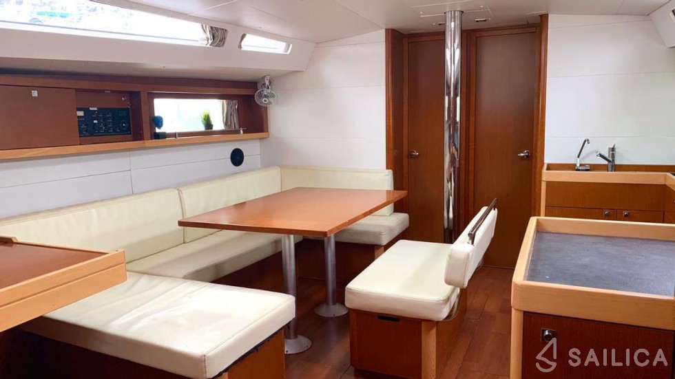 Oceanis 48 - Yacht Charter Sailica