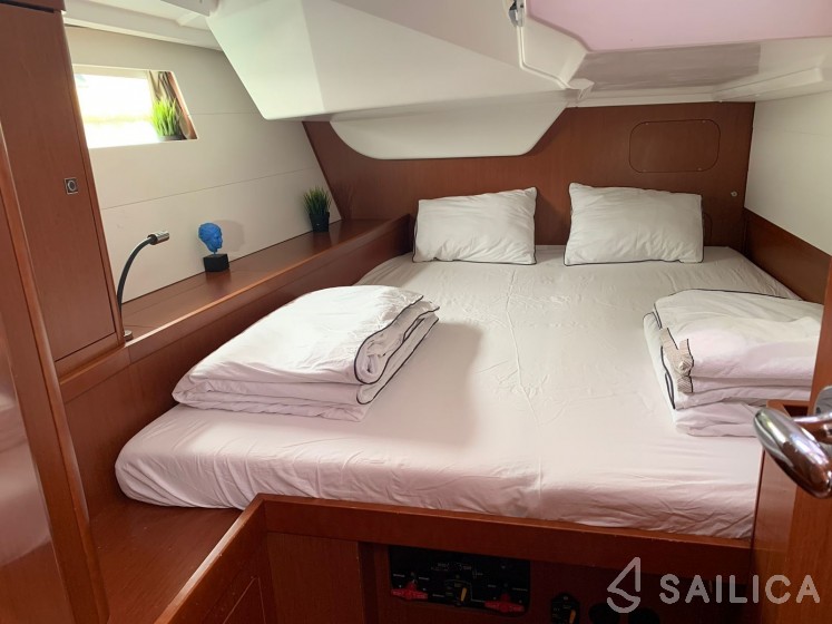 Oceanis 48 - Yacht Charter Sailica