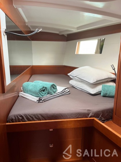 Oceanis 48 - Yacht Charter Sailica