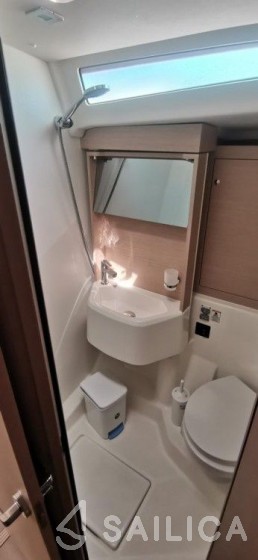 Oceanis 51.1 - Yacht Charter Sailica