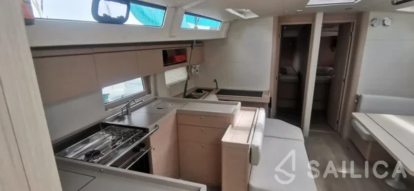 Oceanis 51.1 - Yacht Charter Sailica